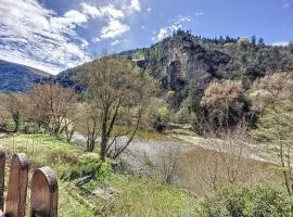 Gorges du Tarn - Maisonnette à flanc de falaise