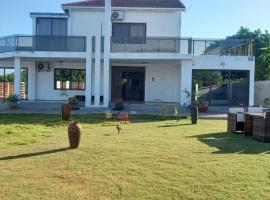 The Hill 4 - Holiday Villa，位于Sequata的酒店