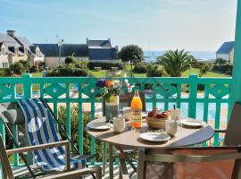 LocaLise au Guilvinec - A15 - Vue sur la mer la piscine et le jardin - Tout à pied, plages, port, centre, commerces, marché - Wifi inclus - Animaux bienvenus - Linge de lit inclus，位于吉尔维内克的带停车场的酒店