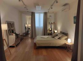 Interno4home: In centro storico con posto auto，位于费拉拉Diamanti Palace附近的酒店