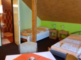 Guest House Pod Lesem Merklín，位于Merklín的酒店