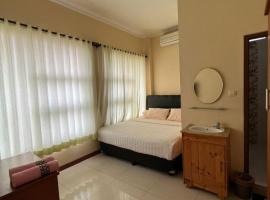 G10 Guest House Near Asia Afrika Bandung，位于万隆的酒店