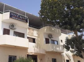 Nile Roof Hotel& Restaurant，位于卢克索的酒店
