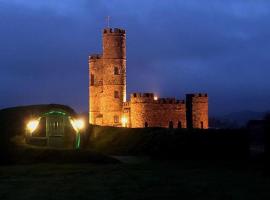 Romantic Rural Break In Countryside Castle Grounds Private Retreat Wizards Rest，位于Bishops Tawton的公寓