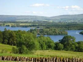 The Mews - a cottage with a spectacular lake view