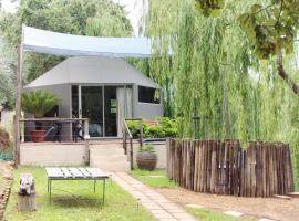 Glamping at The Well in Franschhoek，位于弗朗斯胡克的豪华帐篷营地