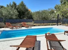 Apartment Isla with heated pool,center, near the beach