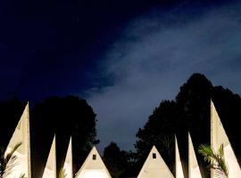 Tumpak sewu cottages，位于Sidomukti的酒店
