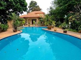 PURO Pool villa Korat ปูโร พูลวิลล่า เมืองโคราช，位于Ban Dan Thong Lang的酒店