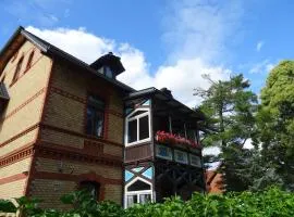 " ART DDR" eig Bad dir im Zim, 3 OG, Treppensteigen kein Fruehhstück keine Kueche nur Uebernachtung Parkpl, WIFI, Blankenb