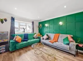 Designer House in Bristol - Hot Tub - Sleeps 10