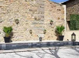 Mazet en provence pour 4, piscine chauffée privée, jardin clos privé, barbecue, chiens admis