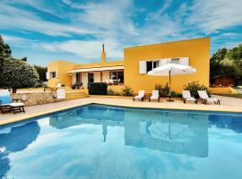 Bonita Casa con piscina privada y amplio jardin，位于Sant Francesc de s'Estany的别墅