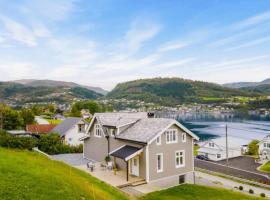 Hardangerfjord View - luxury fjord-side holiday home，位于厄于斯特瑟的乡村别墅