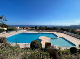 Bastide 2 chambres - Piscine - Vue Mer - Wifi - 2 SDB，位于拉克鲁瓦瓦尔梅的酒店