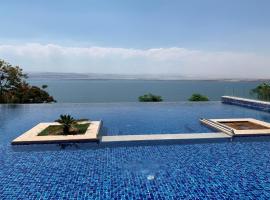 Samarah Dead Sea Resort Apartment with Sea View FP4 Traveler Award 2024 Winner，位于索瓦马的公寓