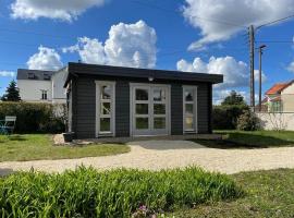 Tiny house toute &eacute;quip&eacute;e avec jardin，位于Saint-Florent-sur-Cher的小屋