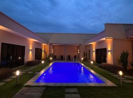 Villa 4 Chambres avec piscine sur Kribi，位于克里比的乡村别墅
