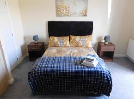 Double room with ensuite, tea & coffee, Falkirk, Scotland，位于福尔柯克的度假短租房