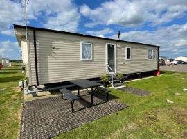 Modern 6 Berth Caravan With Wifi At St Osyth Beach In Essex Ref 28051fv，位于滨海克拉克顿的露营地