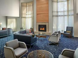 Courtyard by Marriott Atlanta Alpharetta，位于阿尔法利塔的酒店