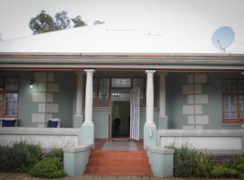 Oude Post Guesthouse and Cottage - The Old Postmaster's House，位于莱登堡的旅馆