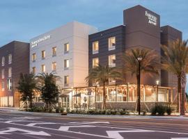 Fairfield Inn & Suites by Marriott Melbourne Viera Town Center，位于墨尔本维埃拉美术馆附近的酒店