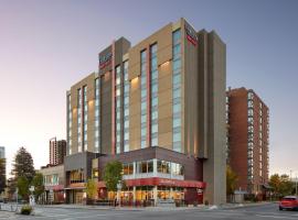 Fairfield Inn & Suites by Marriott Calgary Downtown，位于卡尔加里卡尔加里纪念公园附近的酒店