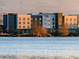 Fairfield Inn & Suites by Marriott Klamath Falls，位于克拉马斯福尔斯的酒店