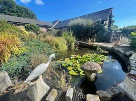 STONE BUILT BARN in a beautiful RURAL setting，位于Llangwm-isaf的带停车场的酒店