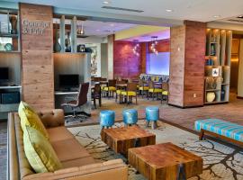 Fairfield Inn & Suites by Marriott Savannah Midtown，位于萨凡纳奥格尔索普购物中心附近的酒店