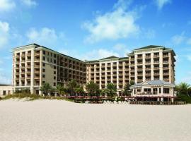 Sandpearl Resort Private Beach，位于克利尔沃特的带停车场的酒店