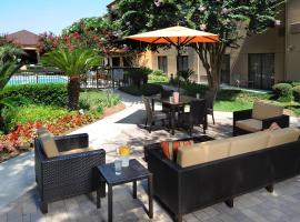 Courtyard by Marriott Houston Hobby Airport，位于休斯顿威廉·P·霍比机场 - HOU附近的酒店