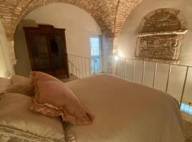 PalazzOliva - Boho chic Guest house in the historic heart of Martina Franca，位于马丁纳弗兰卡的旅馆
