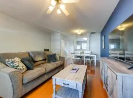 Townhome with Community Pool 11 Mi to Dtwn Raleigh!