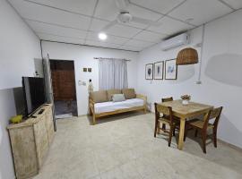 Pringles Dpto Temporario，位于福尔摩沙的带停车场的酒店