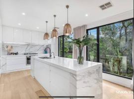 Unique 3 Bedroom House close to Merewether Beach，位于Merewether的酒店