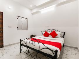 OYO Dhanlaxmi Restaurant & Guest House，位于Gheura的酒店
