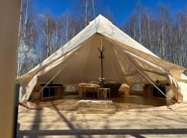 Brzozowisko Tuchomko - Glamping，位于Tuchomie的豪华帐篷营地