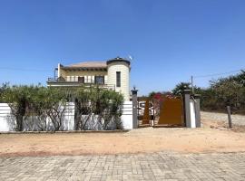 Rosa Parks Villa - Sanyang The Gambia，位于How Ba的度假屋