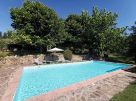 Muralto - 5 Bedroom Villa with Panoramic Pool，位于Penna in Teverina的酒店