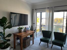 Luxury one bedroom apartment，位于西萨默塞特斯特兰德高尔夫俱乐部附近的酒店