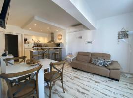 Appartement Le Méditerranéen à 300m de la plage et au centre des Saintes Maries de la Mer LOCAMARGUE，位于圣马迪拉莫的酒店