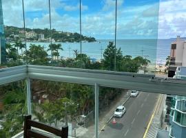 APARTAMENTO AMPLO - 3 SUÍTES - VISTA DESLUMBRANTE para O MAR NO CENTRO DE ITAPEMA, SC，位于伊塔佩马的酒店