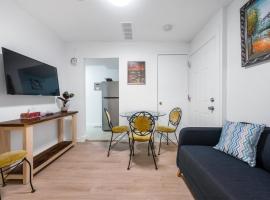 Luxury Delta 2BD Suit on ground floor，位于三角洲的酒店