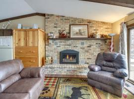 Breezy Point House with Dock on Pelican Lake!，位于Breezy Point的酒店