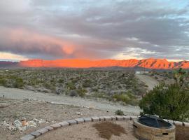 Amazing Views near Grand Canyon Skywalk，位于Meadview的酒店