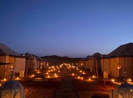 Desert skay camp，位于Mhamid的酒店