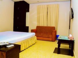 Royal Living Hotel & Suites，位于吉大港Shah Amanat International Airport - CGP附近的酒店
