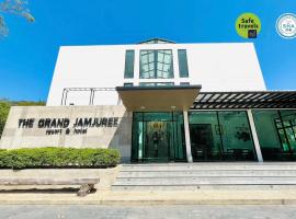 The Grand Jamjuree Resort Lamphun，位于Ban Si Dam的酒店